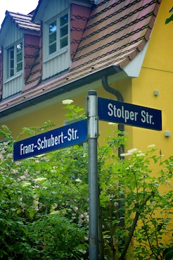 Strassennamenschilder am Entenschnabel, Glienicke/Nordbahn, Landkreis Oberhavel